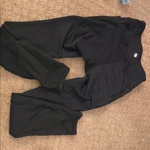Lulu lemon leggings with mesh and pockets